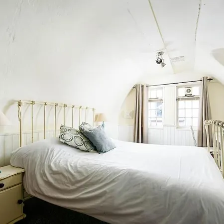 Unique 1 Bedroom Apartment-Bath Exterior photo