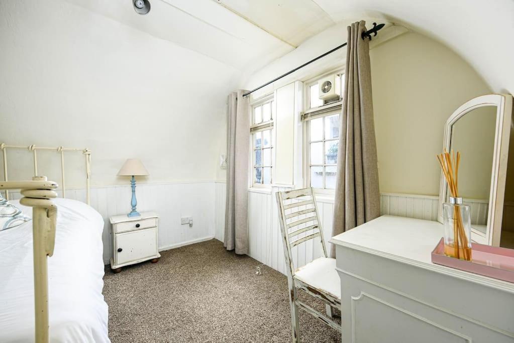 Unique 1 Bedroom Apartment-bath Appartement *